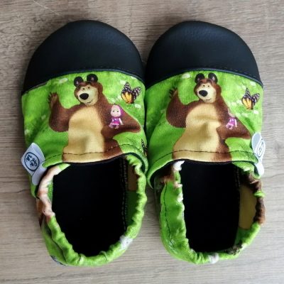 Otroški copati - Maša in medved na zeleni