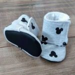 Topli škorenjčki - Črne mikimiške na sivi, št.: 3-6m